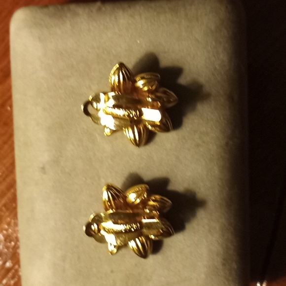 Vintage Swarovski clip earrings - Picture 2 of 7